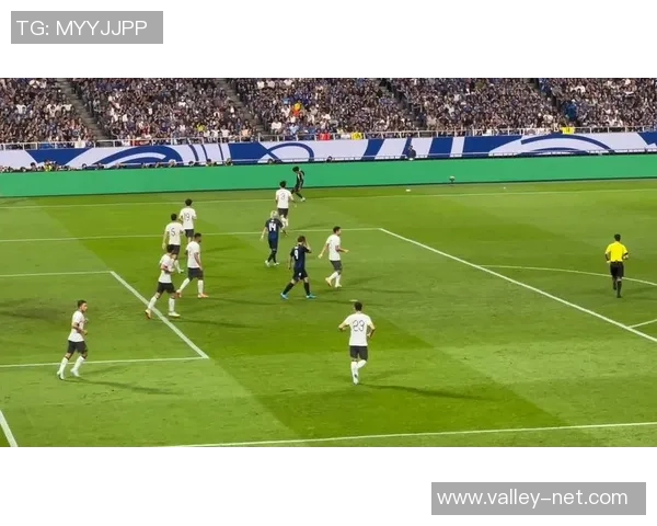 东亚杯激战在即日本男足对决韩国队期待精彩对抗